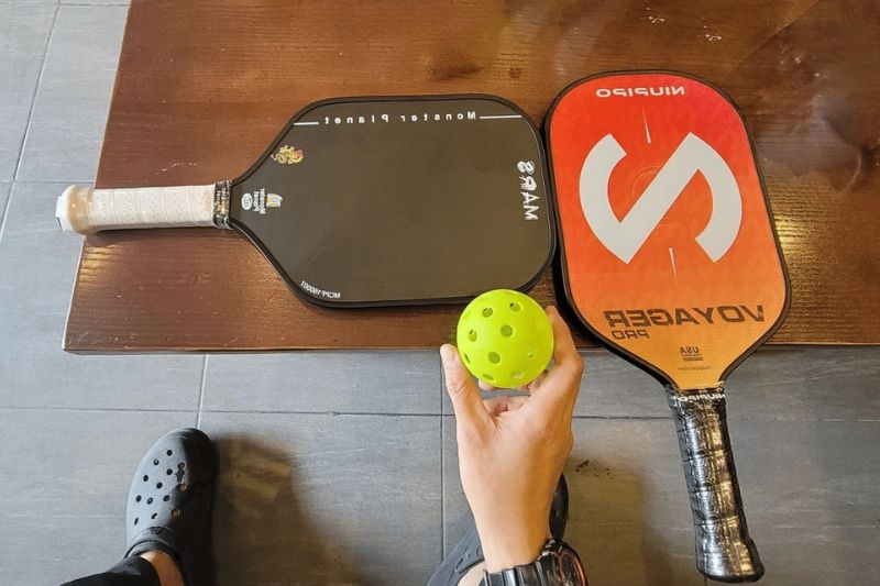 Sử dụng sai loại vợt khi chơi Pickleball